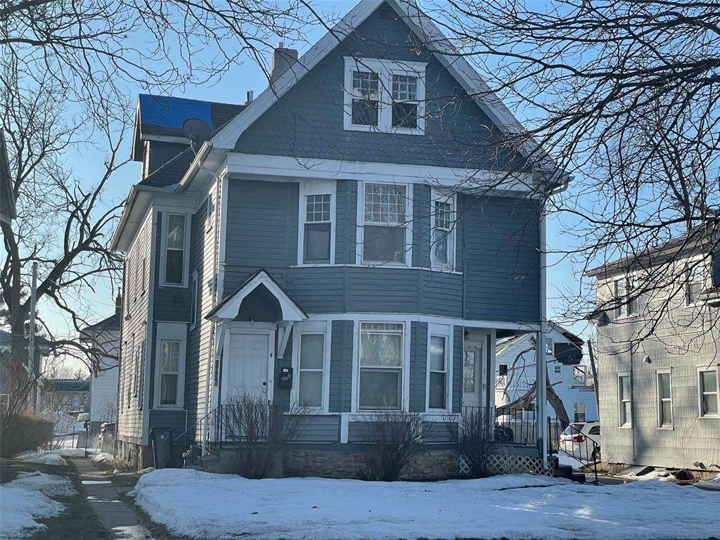 1635 B Avenue - Photo 1