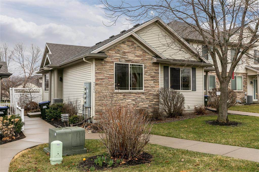 712 Foster Road - Photo 1