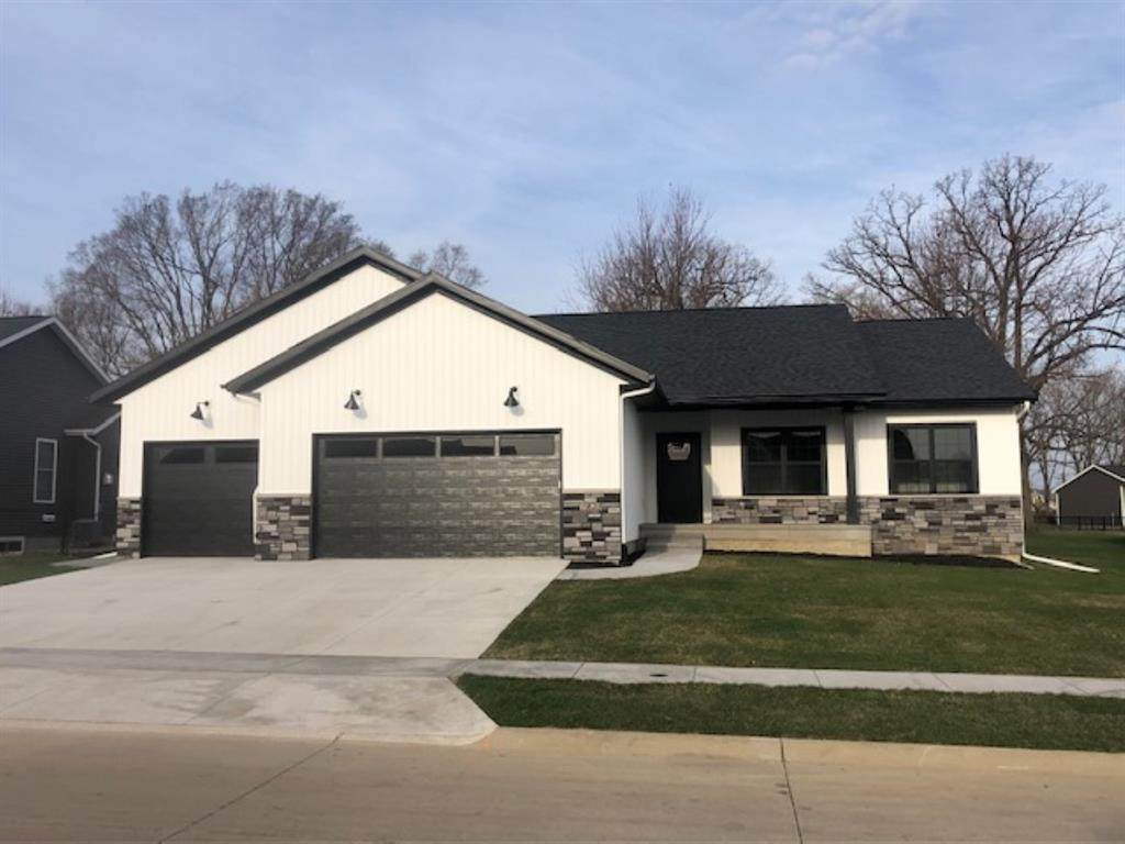 1425 Parkland Drive - Photo 1