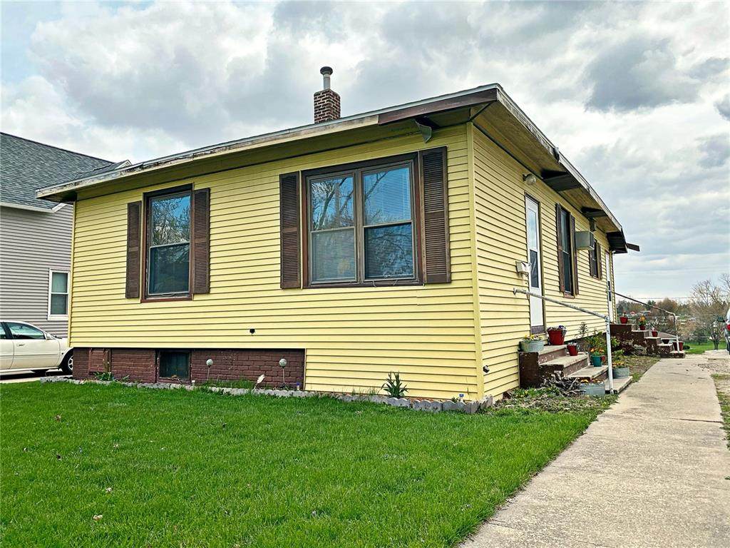 1611 11th Avenue - Photo 1