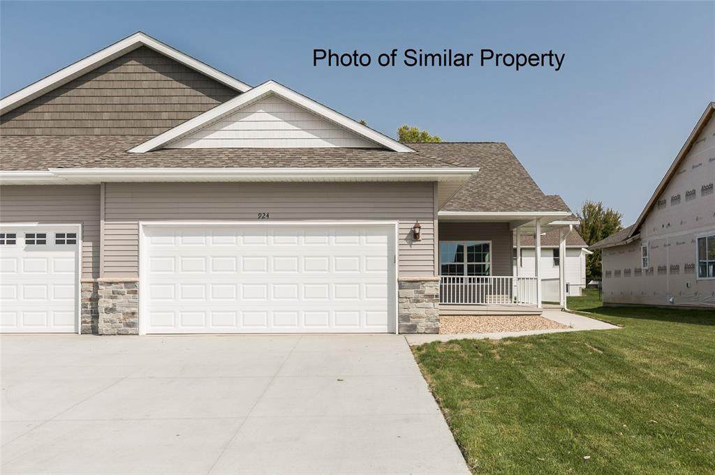 1605 Petrus Drive - Photo 1