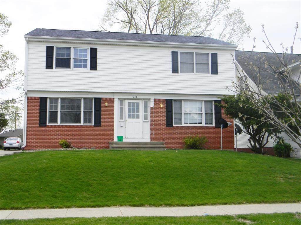 1935 B Avenue - Photo 1