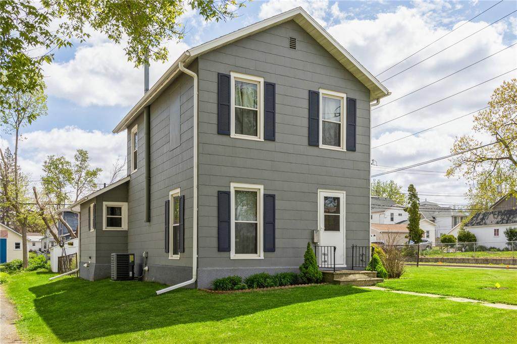 1013 10th Street - Photo 1