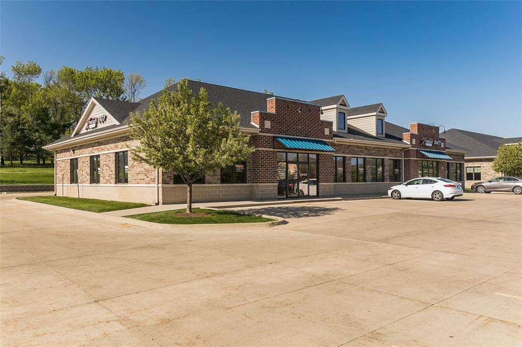 917 Barrington Parkway - Photo 1