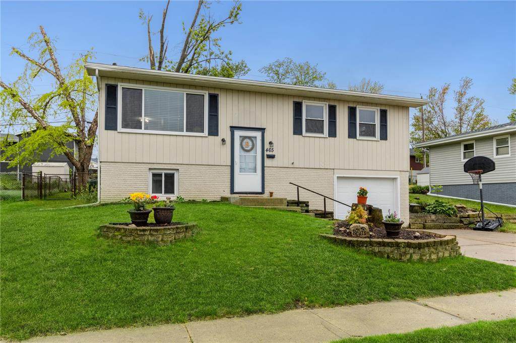 465 Hillview Drive - Photo 1