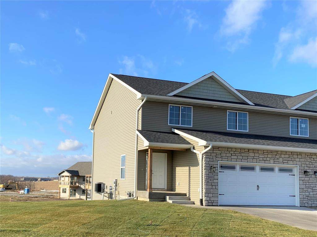 902 Creekside Drive - Photo 1