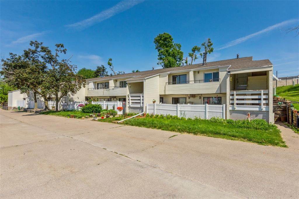2955 Bowling Street - Photo 1