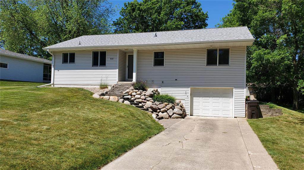 610 Highview - Photo 1