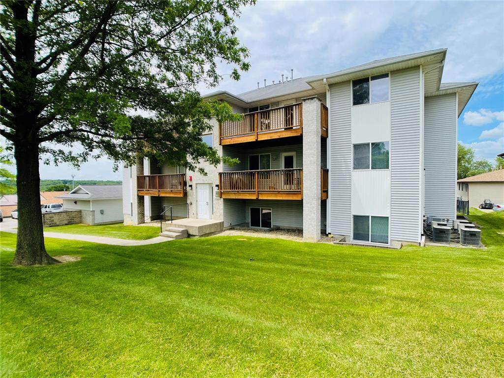 876 Boston Way - Photo 1