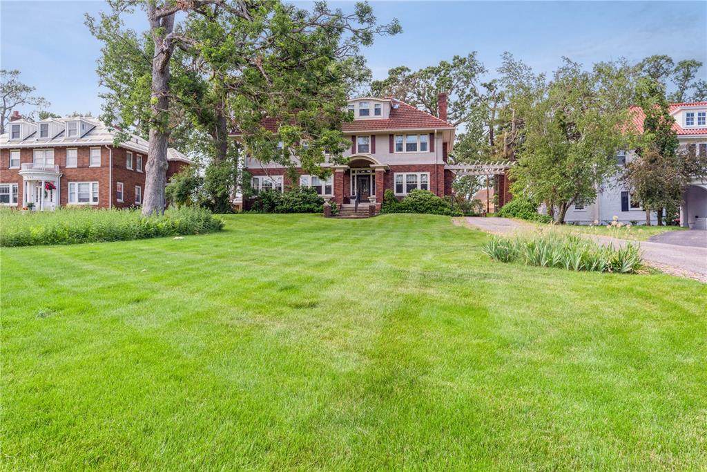 2325 Grande Avenue - Photo 1