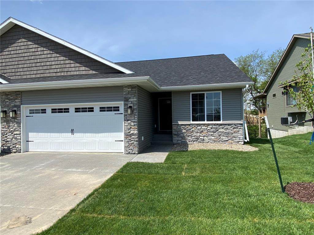 710 Creekside Drive - Photo 1