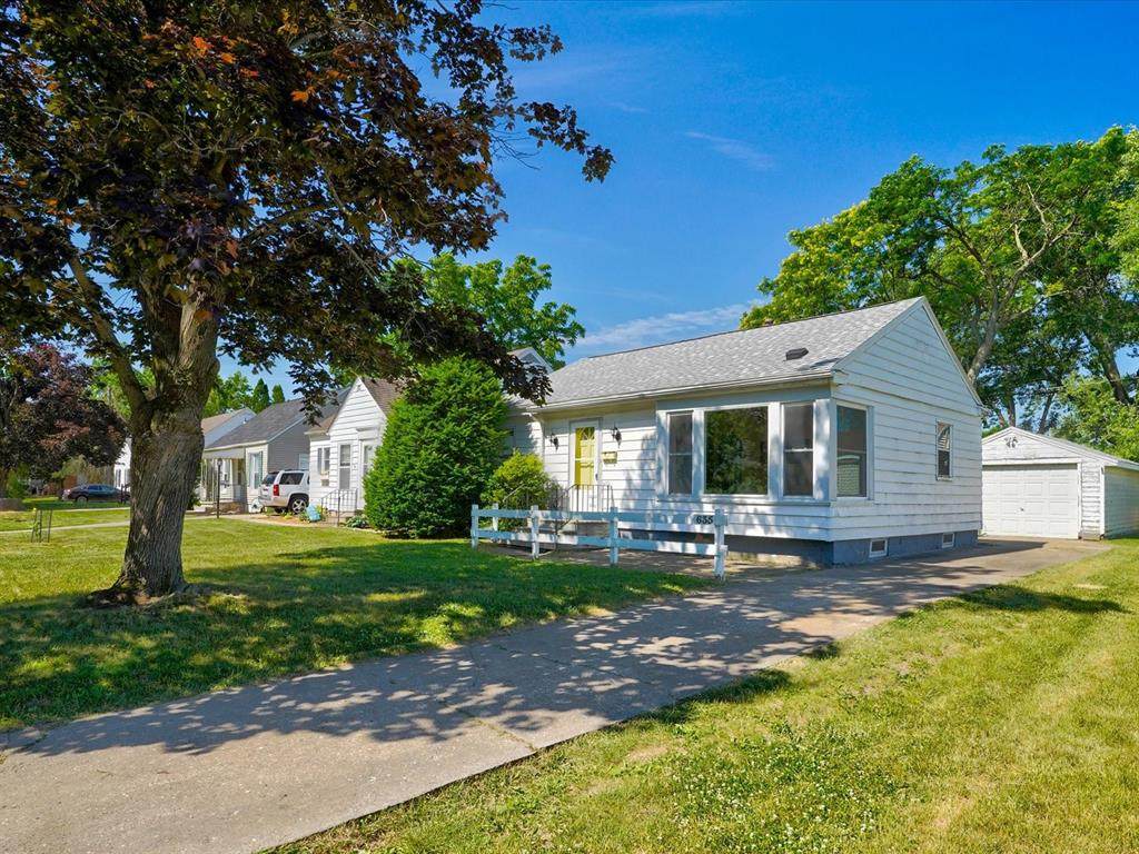 635 30th Street - Photo 1