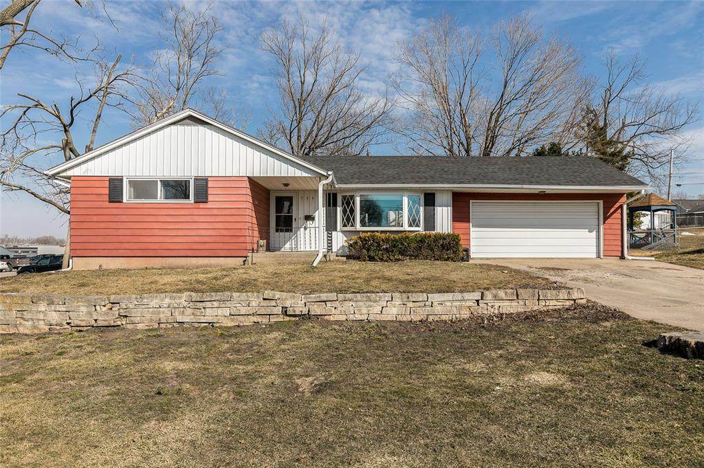 734 32nd Street - Photo 1