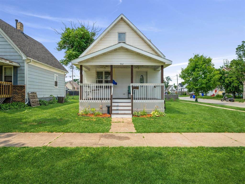 902 8th Street - Photo 1