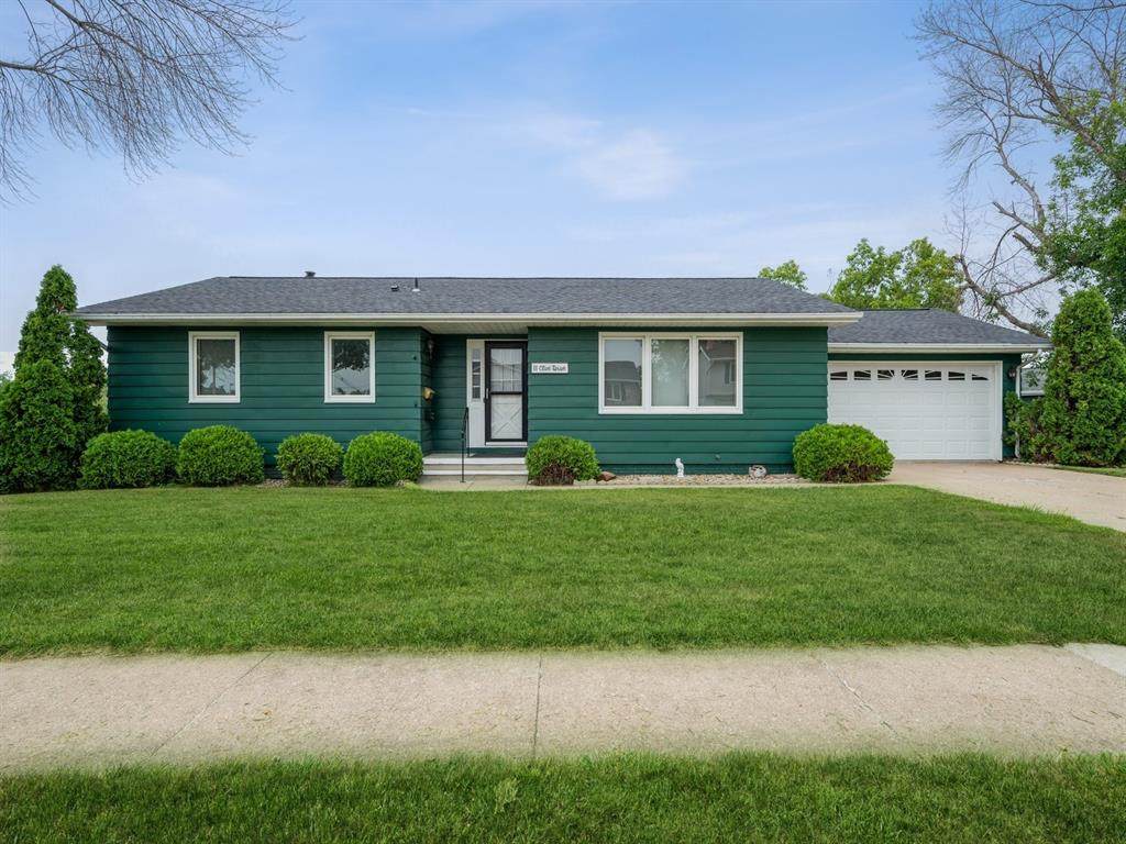 111 Clive Drive - Photo 1