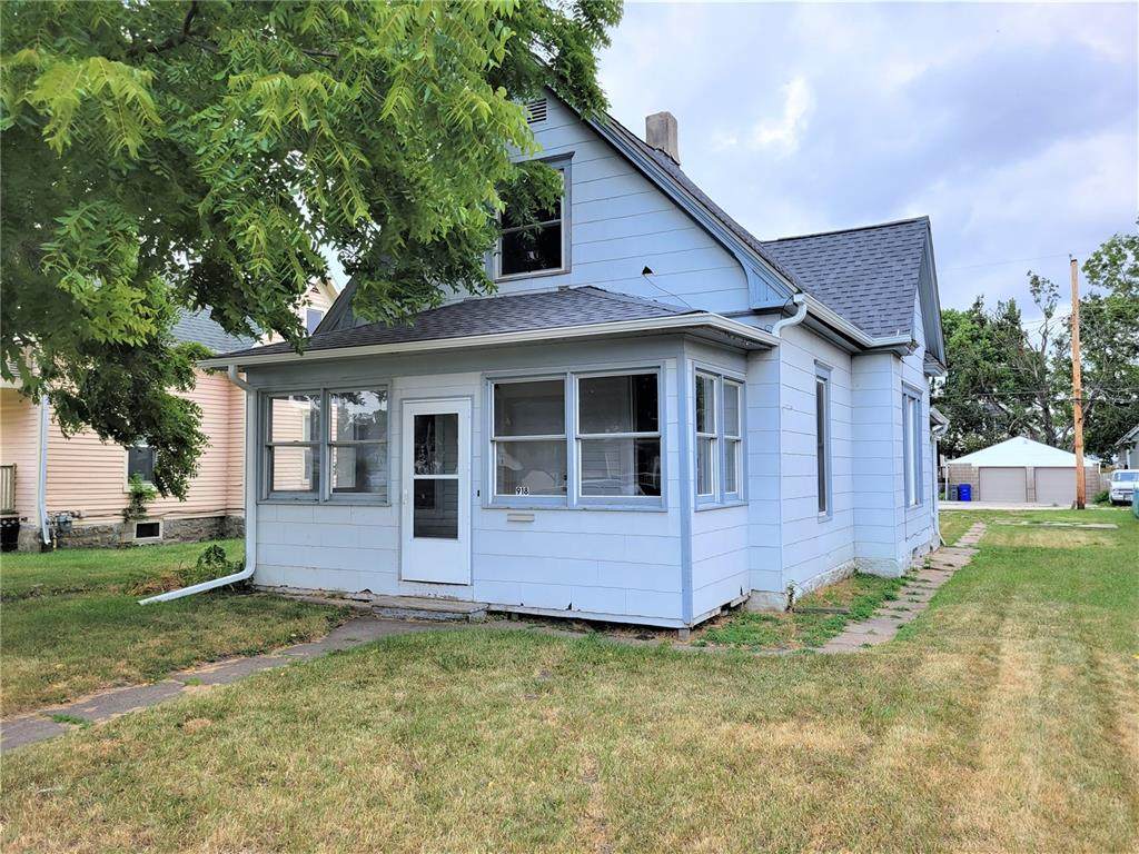 918 C Avenue - Photo 1