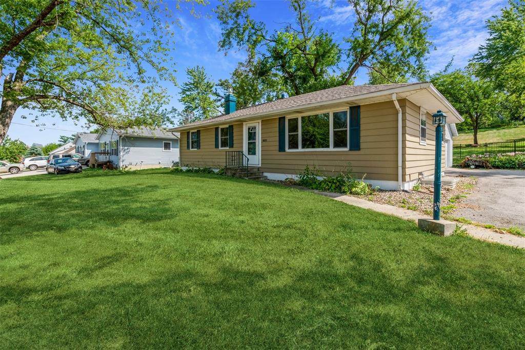 1601 E Avenue - Photo 1