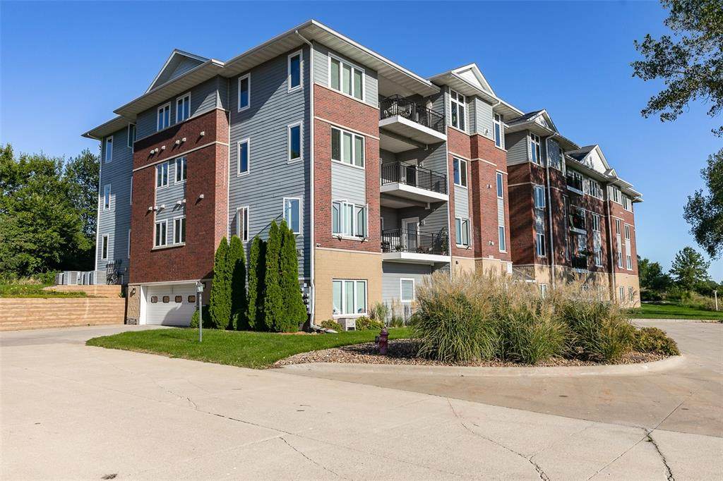 1092 Walnut Avenue - Photo 1