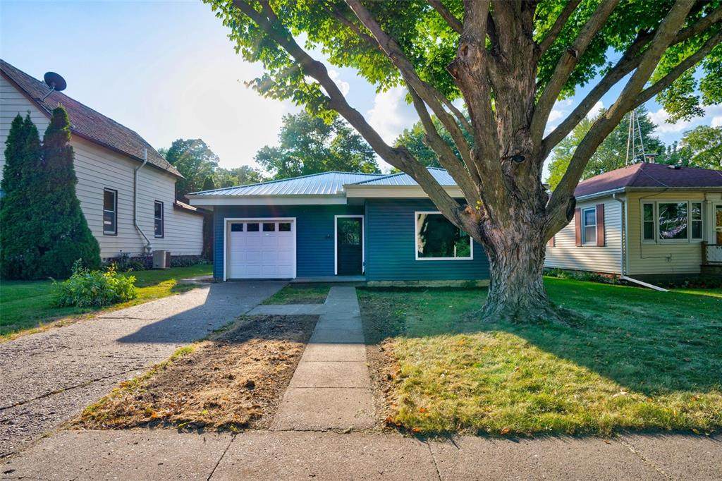 841 Iowa Avenue - Photo 1