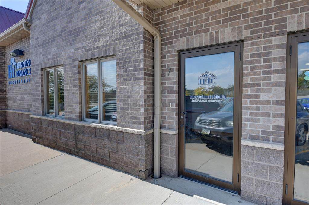 3720 Queen Court - Photo 1