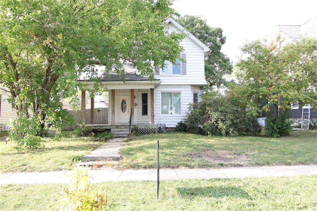 1612 B Avenue - Photo 1