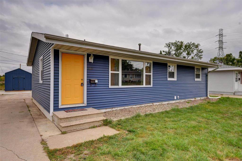 460 Hillview Drive - Photo 1