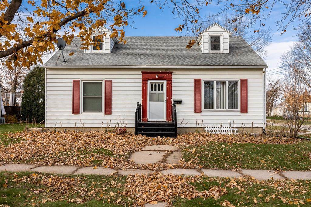 1005 A Avenue - Photo 1