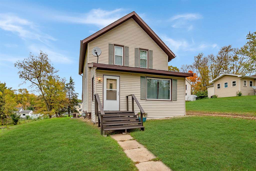 112 Sycamore Street - Photo 1