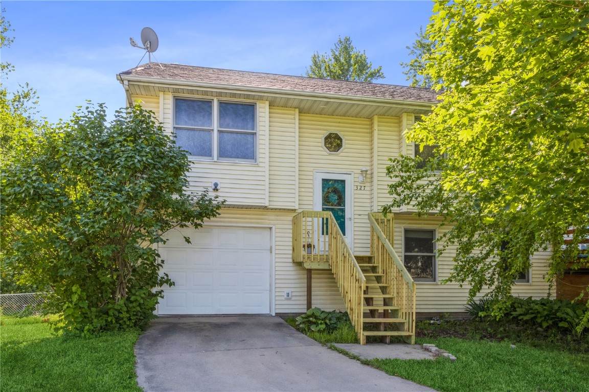 327 Parkview Ct - Photo 1
