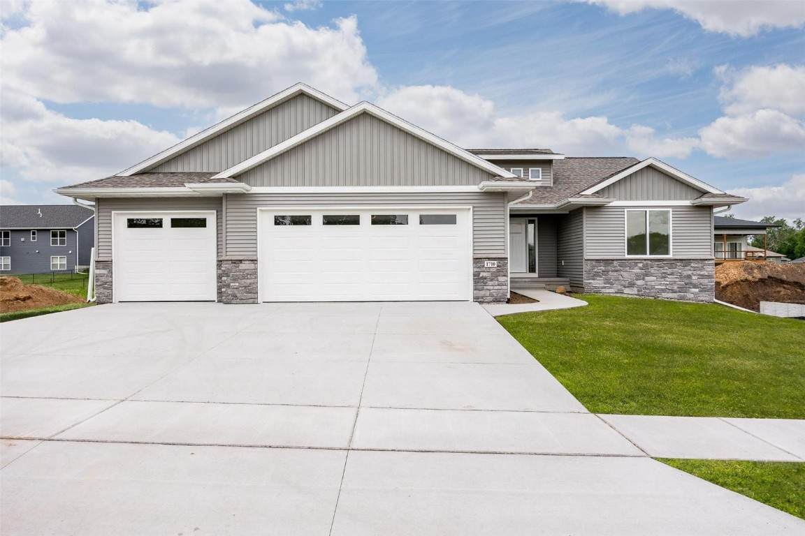 1710 Parkland Dr - Photo 1