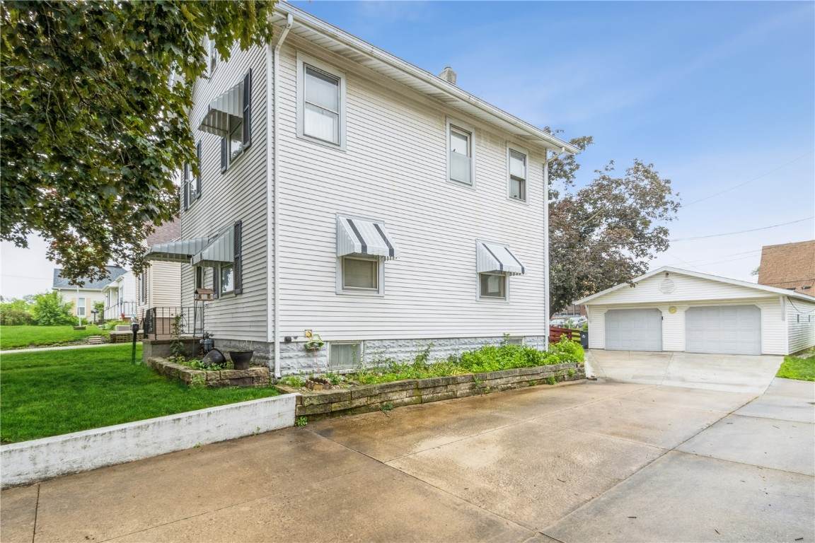 312 34th St Ne - Photo 1