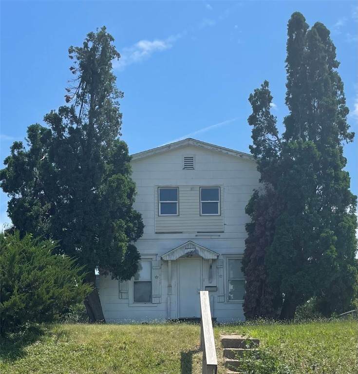 925 15th Ave - Photo 1