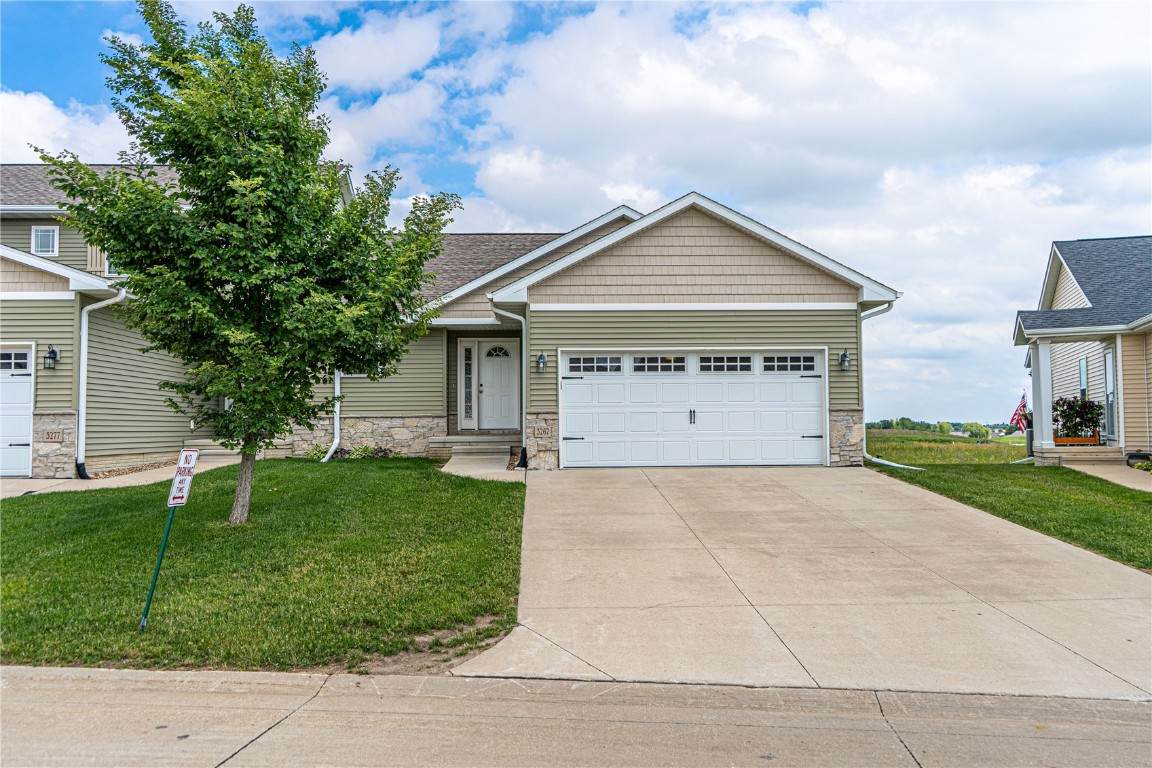 3267 Sherwood Place - Photo 1