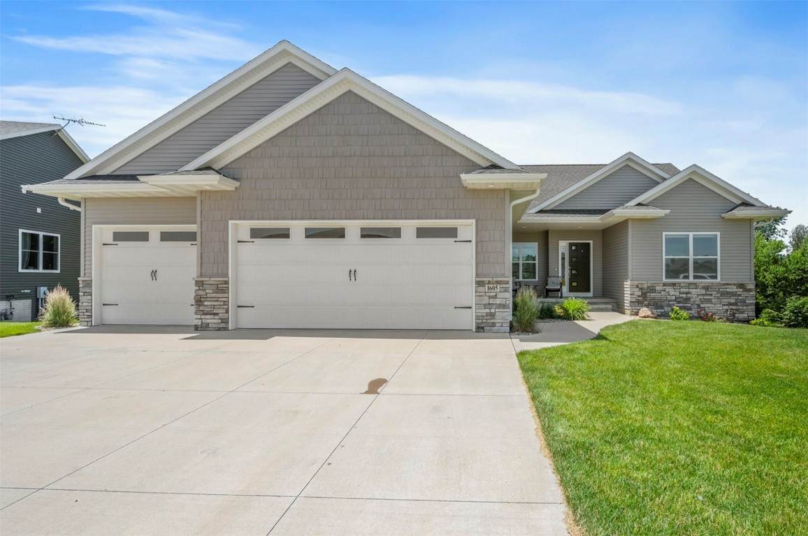 1605 Parkland Drive - Photo 1