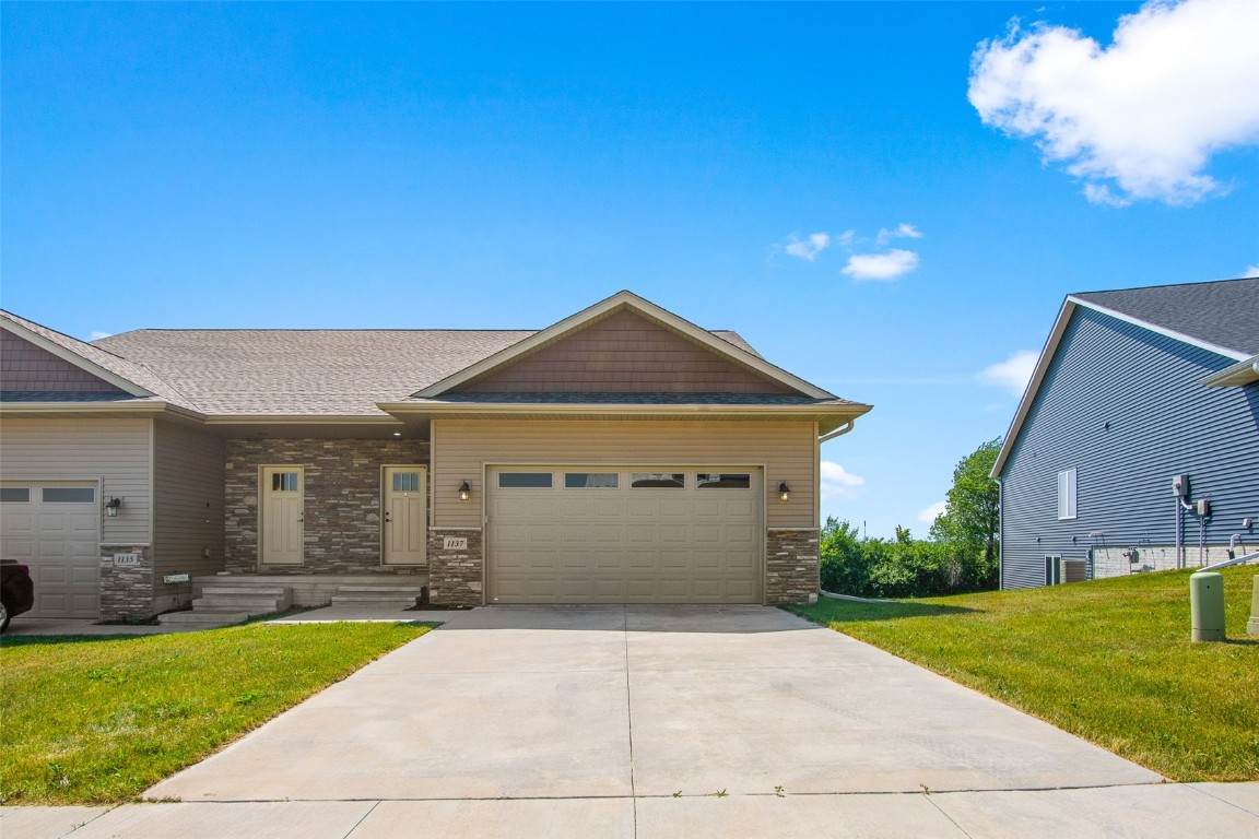 1137 Leann Circle - Photo 1