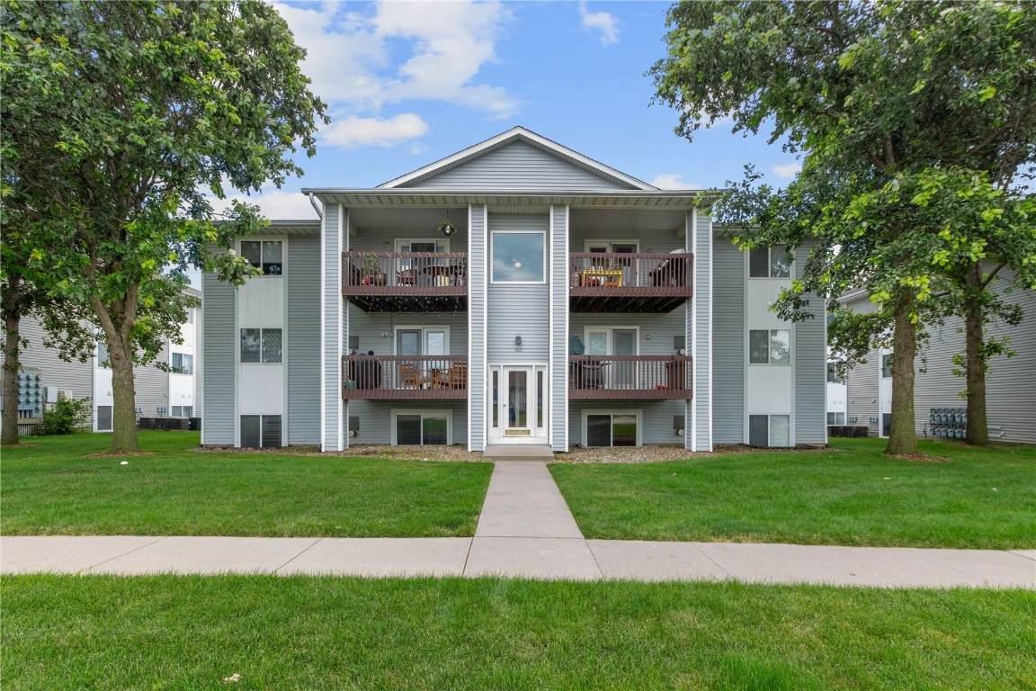 560 Augusta Circle - Photo 1