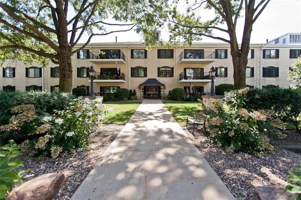 100 Thompson Drive - Photo 1