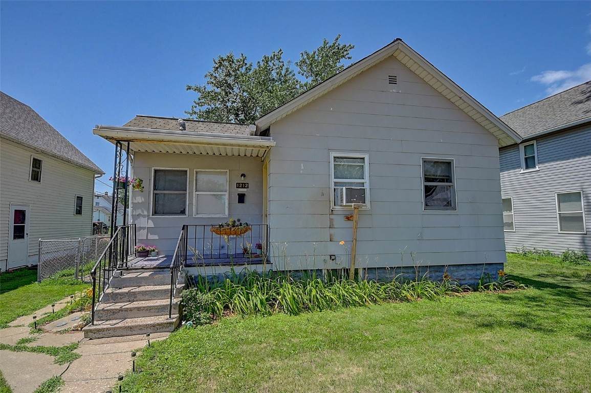 1212 8th Street - Photo 1