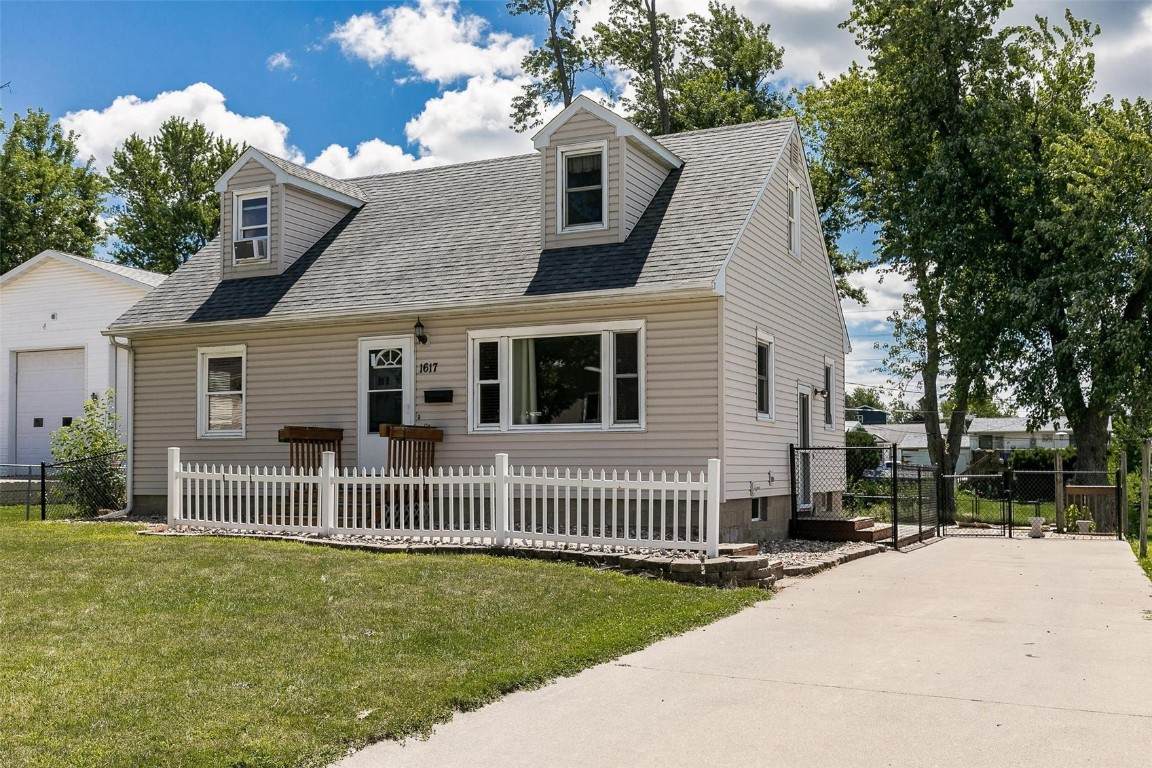1617 2nd Avenue - Photo 1