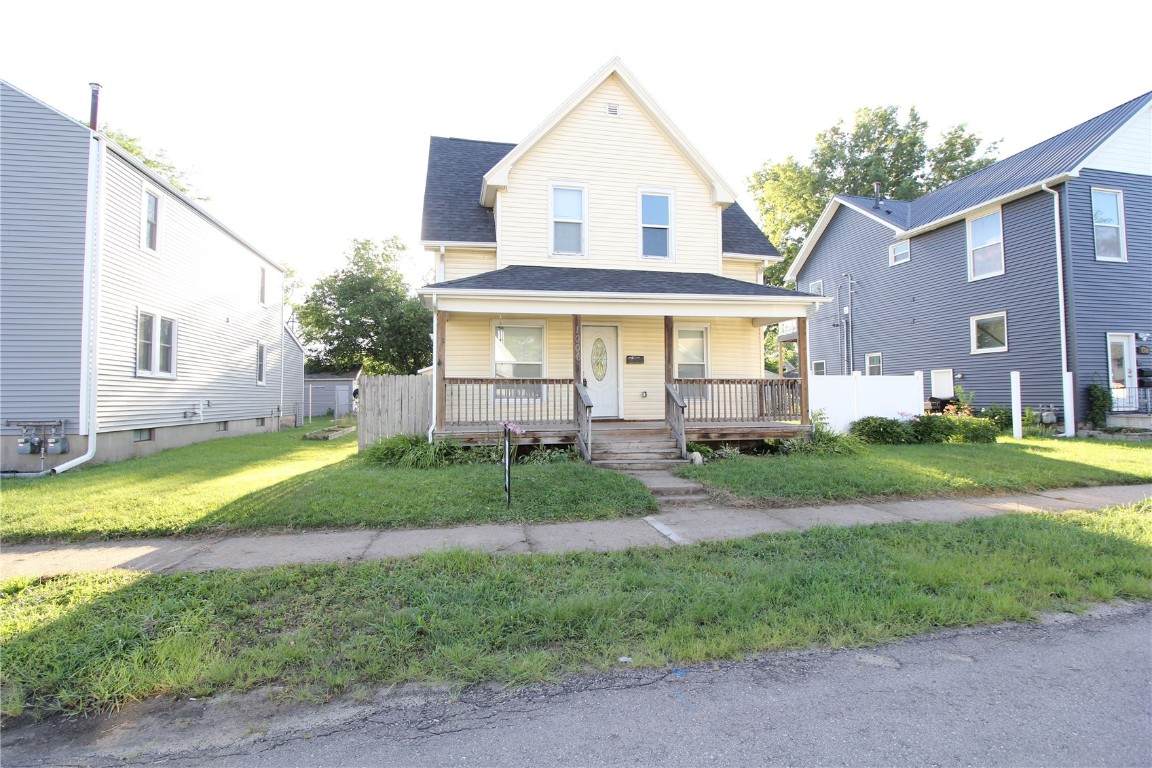 1006 9th Street - Photo 1