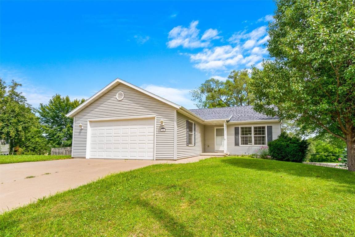 106 Crestview - Photo 1