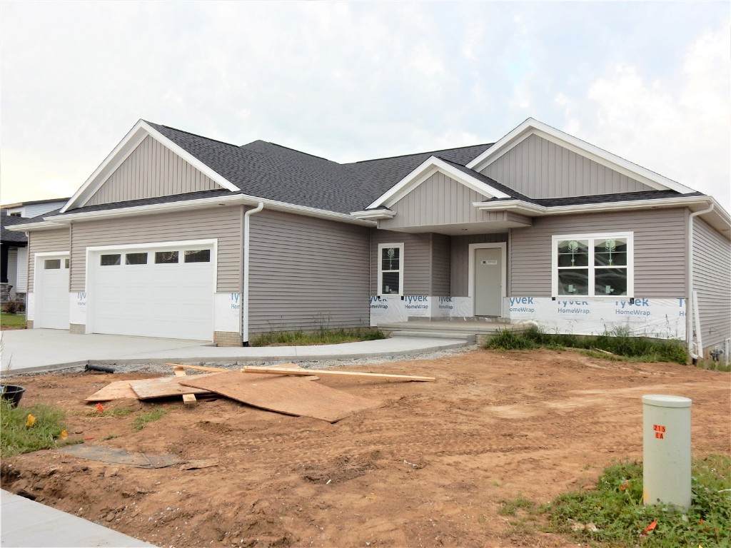 215 Eastview Avenue - Photo 1
