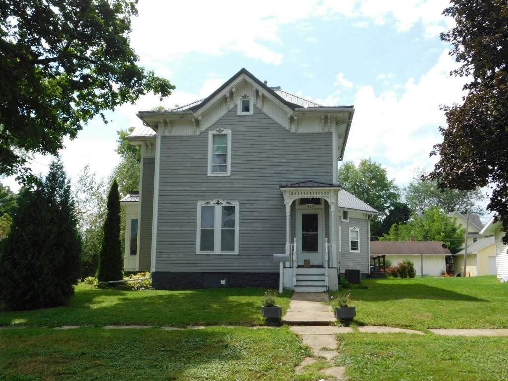 213 9th Street - Photo 1