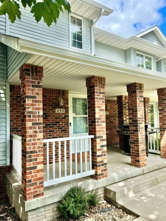 252 West Side Drive - Photo 1