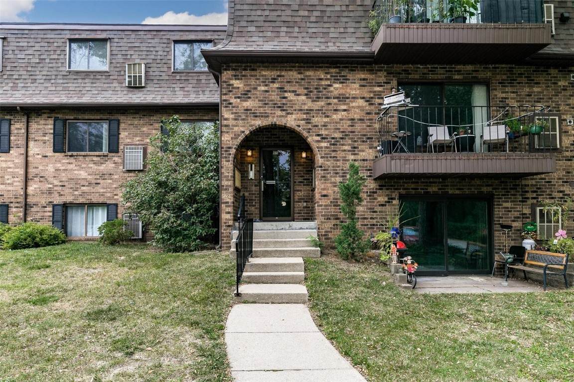 1015 Woodland Heights Court - Photo 1