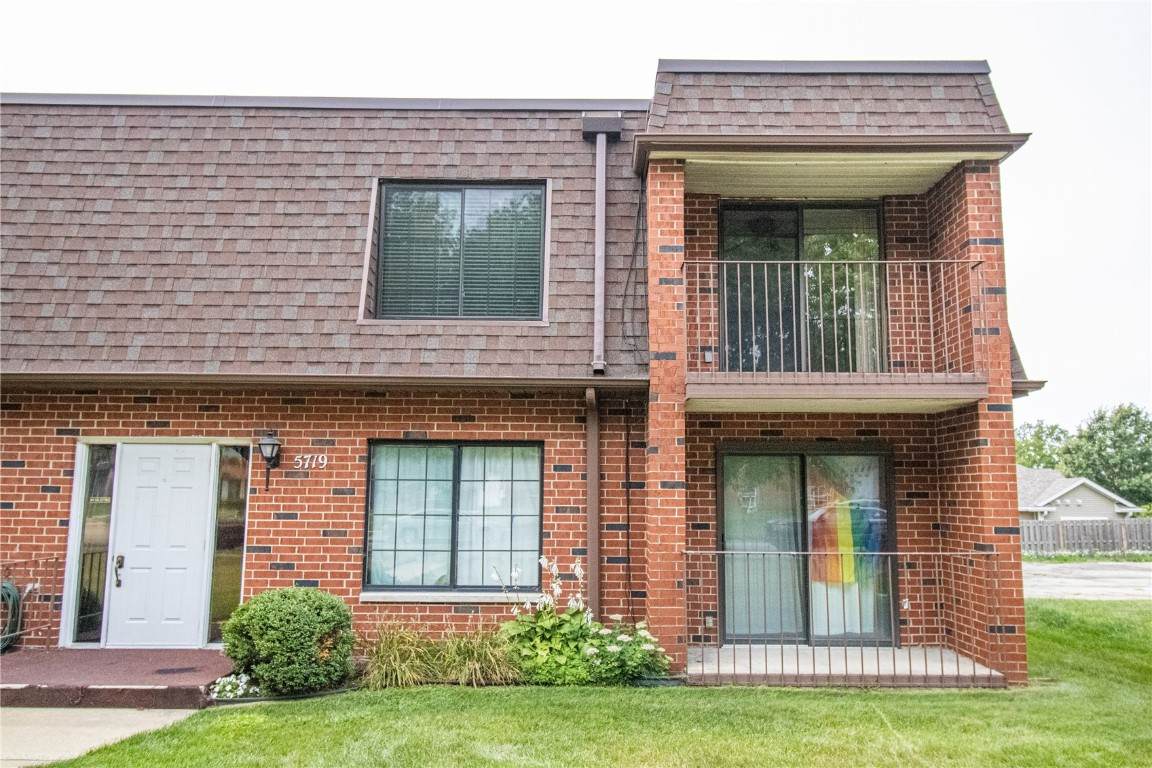 5719 Golden Court - Photo 1