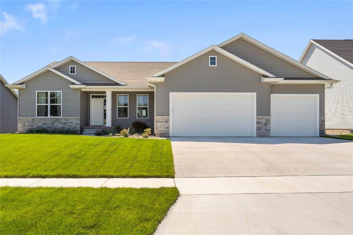 821 Eastview Avenue - Photo 1