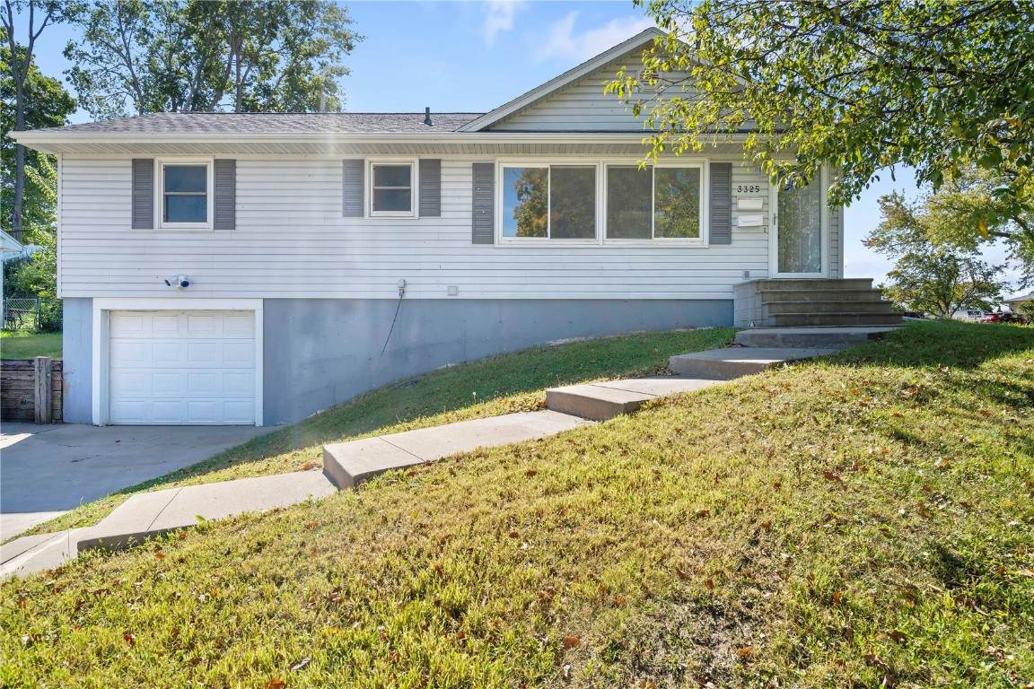 3325 Sue Lane - Photo 1