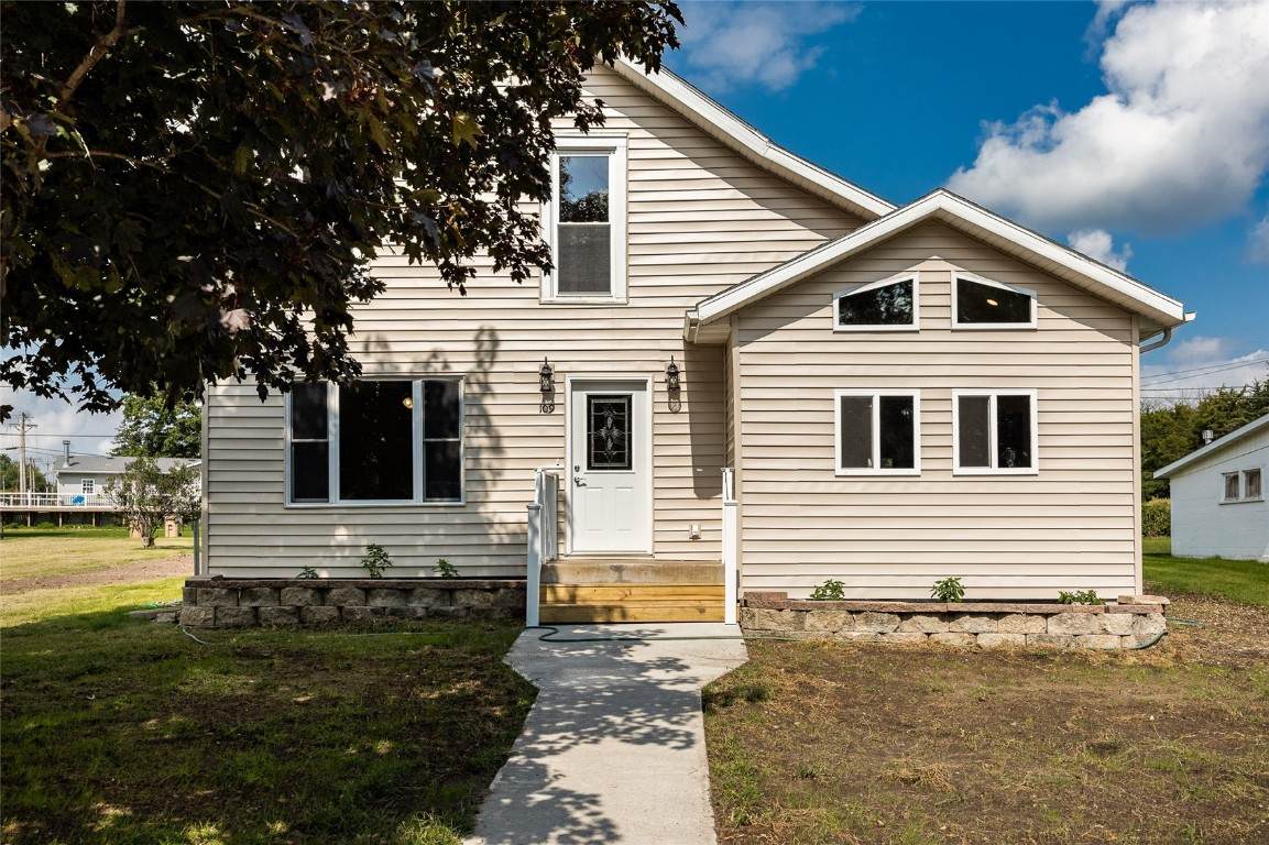 109 4th Street - Photo 1