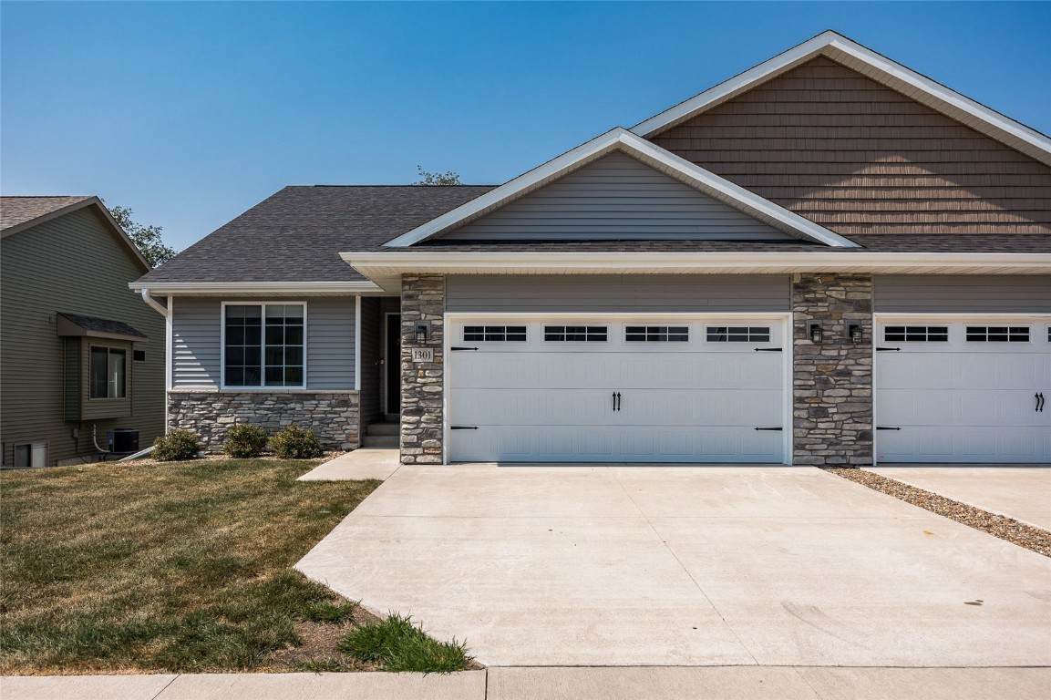 1301 Creekside Drive - Photo 1
